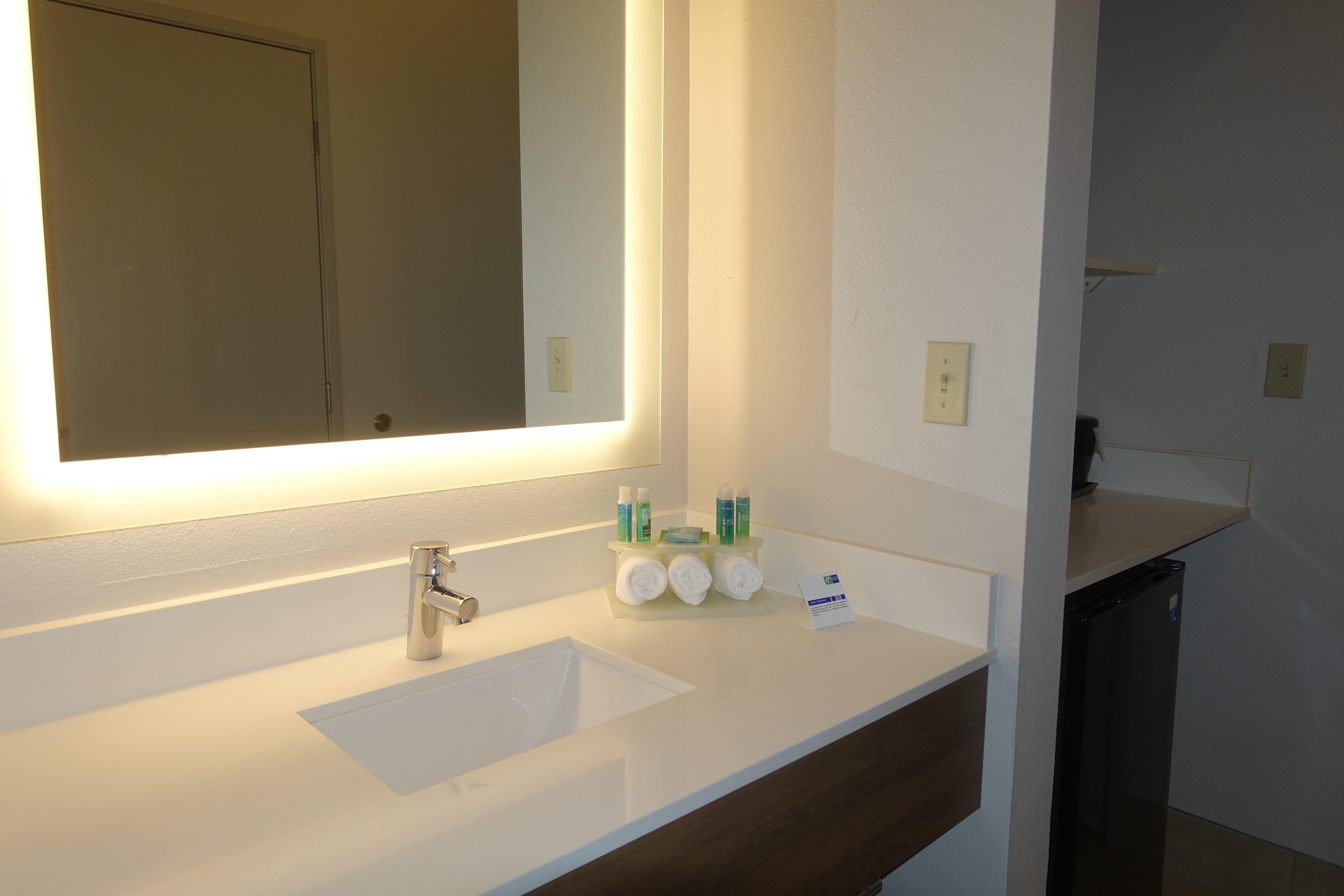 Holiday Inn Express & Suites Brentwood Zewnętrze zdjęcie